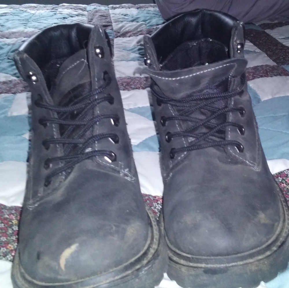 WORK BOOTS